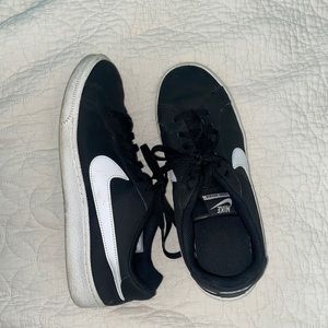 Women’s Black Nike Sneakers